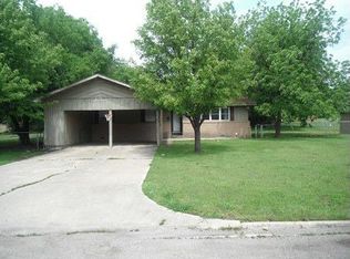 1722 W Tishomingo Ave, Sulphur, OK 73086