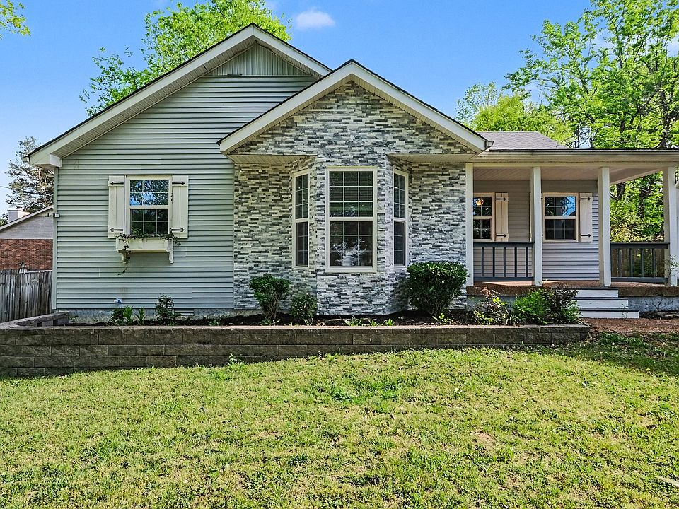 1st image of 204 Towne Valley Ct