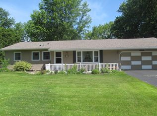 128 Longsworth Dr, Rochester, NY 14625