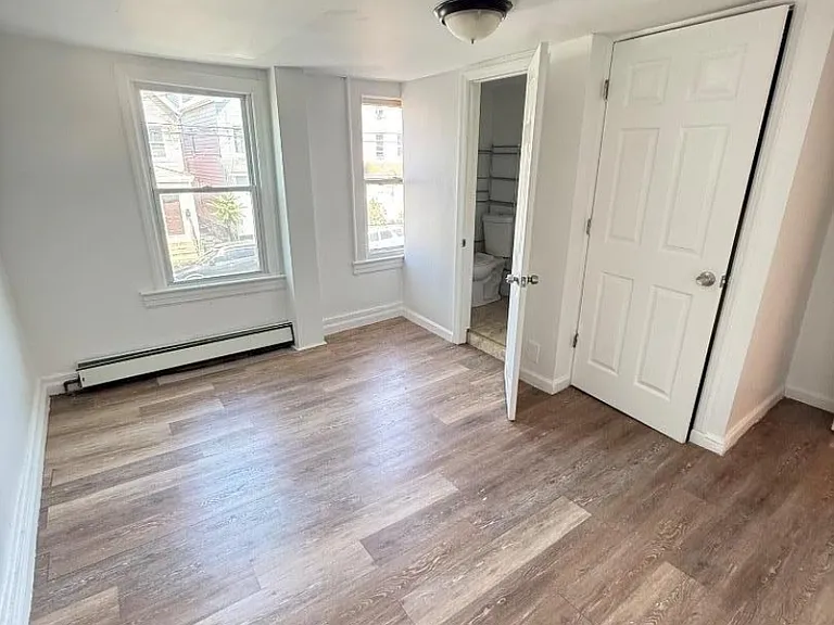 540 Marshall St — Photo 8