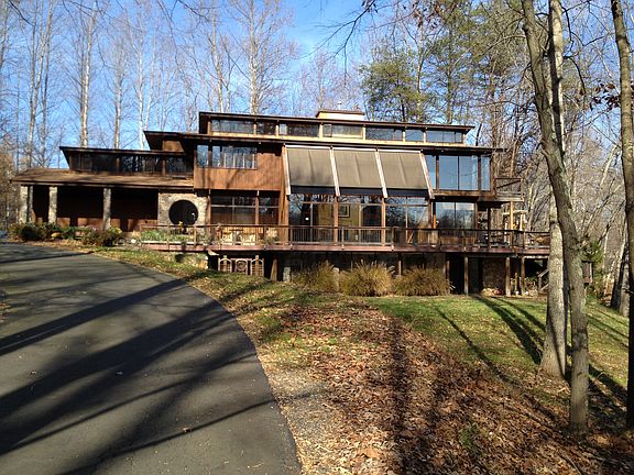3rd image of 10817 Windermere Ln