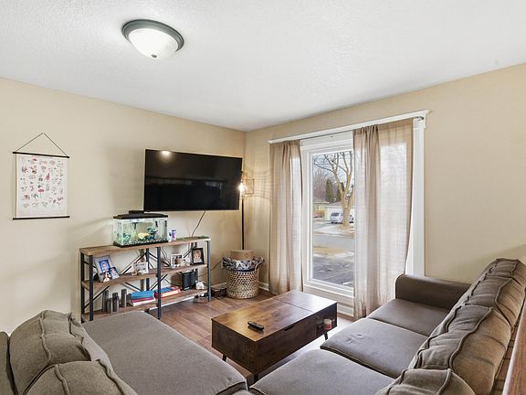 3rd image of 506 7th Ave SE