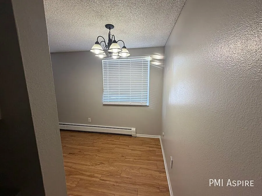 1 Bedroom 1 Bath Apartment — Photo 3