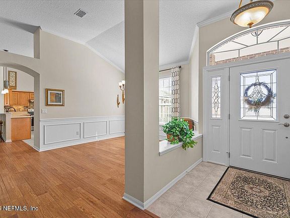5th image of 832 BUCKEYE Lane W