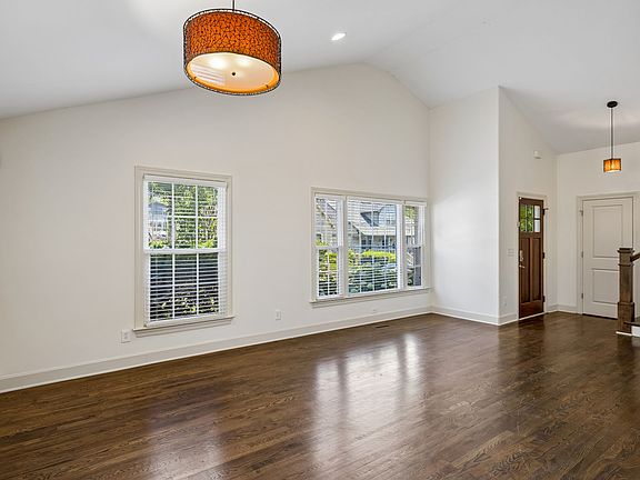 5th image of 1011 Bate Ave