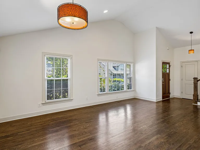 1011 Bate Ave — Photo 5