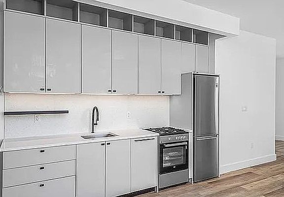 5th image of 43 Claver Pl #2B