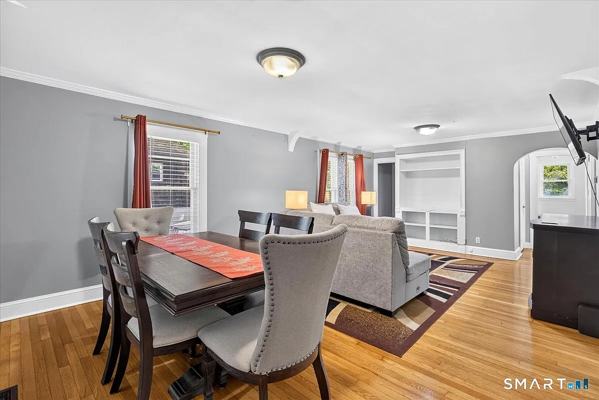 3 bed, 1.0 bath, 1328 sqft, $3,200 — Photo 4