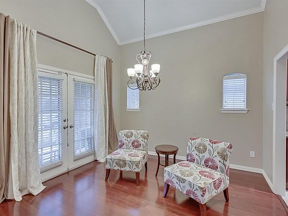 3rd image of 2606 Elliott Ave