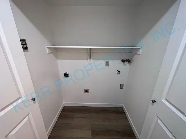 203 S High St — Photo 11