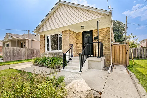 33 Mendip Cres Photo 1