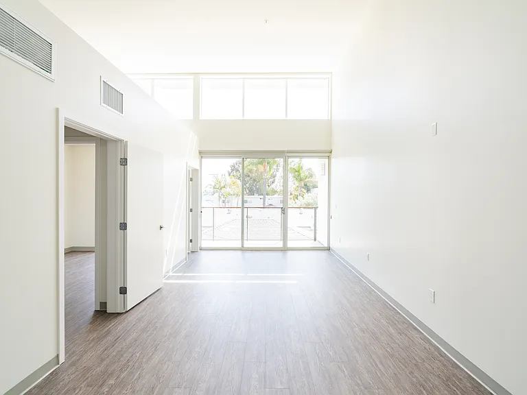 2828 Broadway — Photo 42