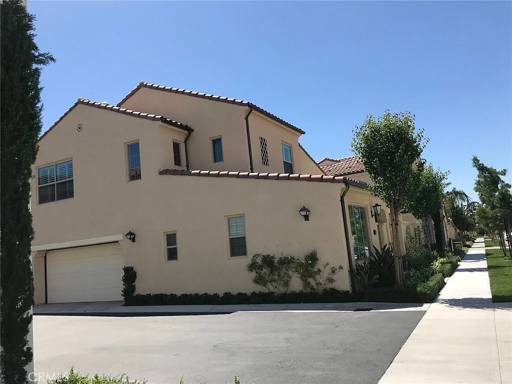 4 bed, 3.5 bath, 2080 sqft, $6,000 — Photo 3