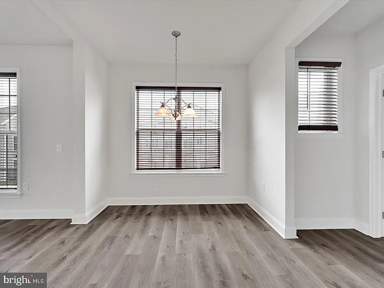 615 Darby Ct — Photo 5