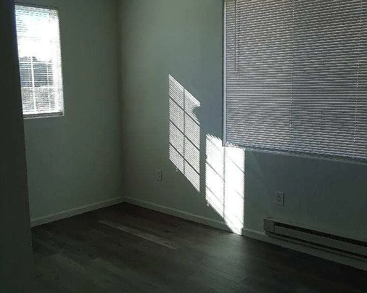 525 Parker Ave — Photo 4