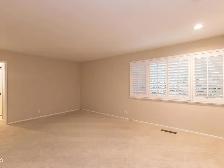 555 Paulette Pl — Photo 13