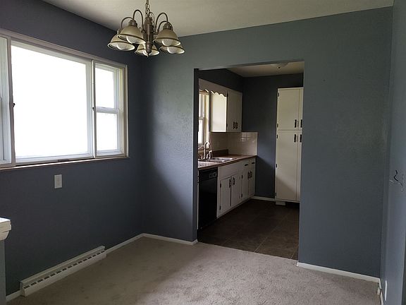 3rd image of 719 Hiawatha Dr