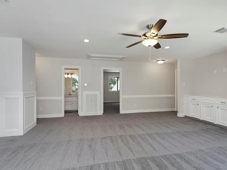810 Herdsman Dr — Photo 35