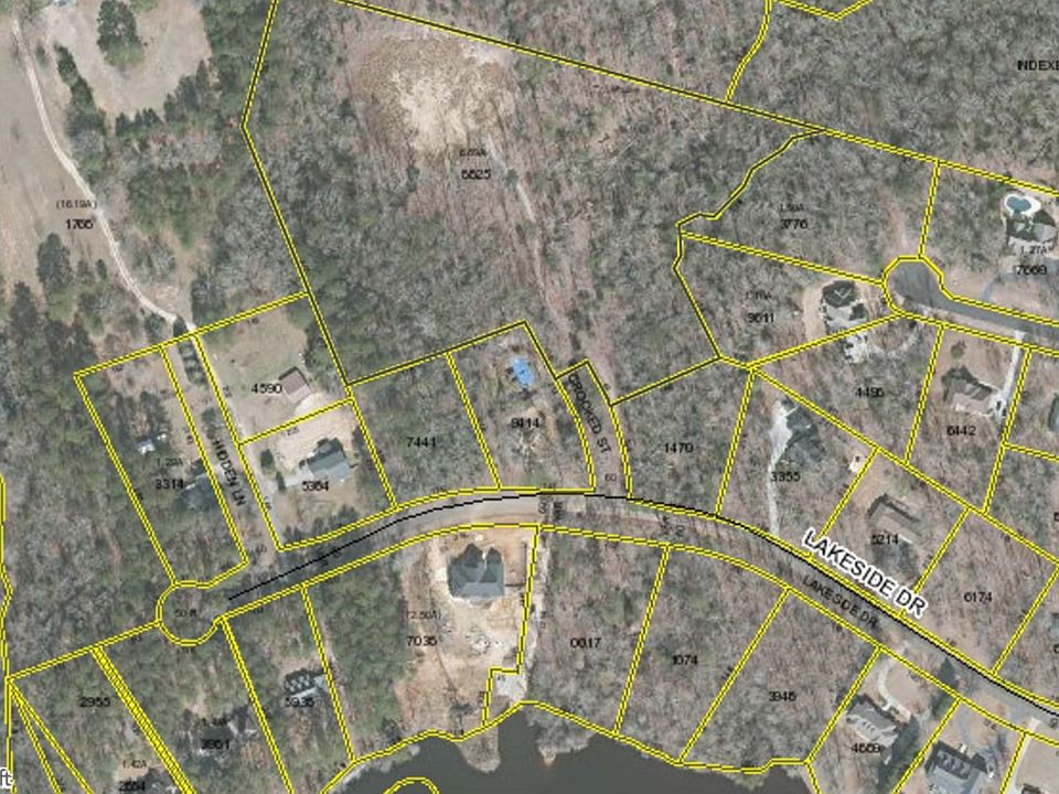 2nd image of 160 Lakeside Dr