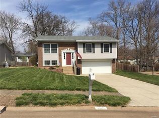 309 Warwick Ln, Ballwin, MO 63021