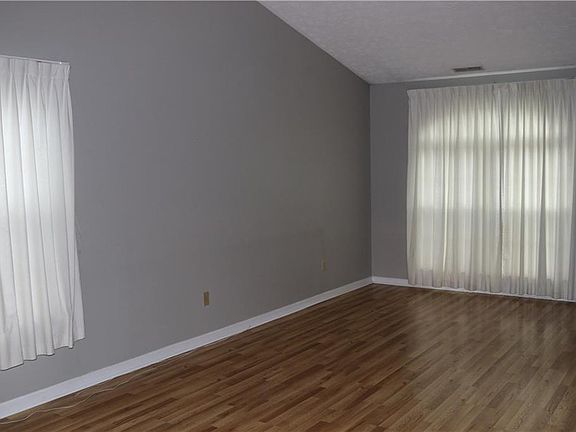 2nd image of 6731 Lexington Cir