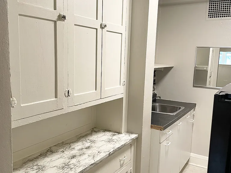 St. Clair Apartments — Photo 5