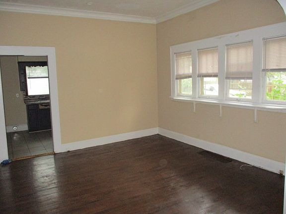 5th image of 821 Hancock St SE