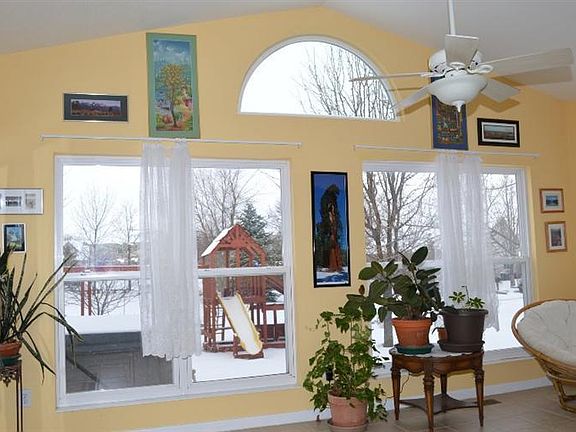 3rd image of 4578 Meadowbrook Ln