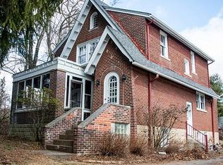 102 Mayflower Dr, Pittsburgh, PA 15238