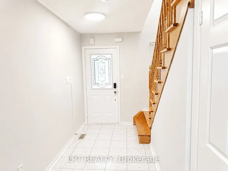 135 Warren Bradley St #MAIN 2ND FLOOR — Photo 3