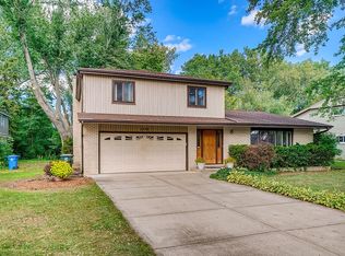 1806 E Boulder Dr, Mount Prospect, IL 60056