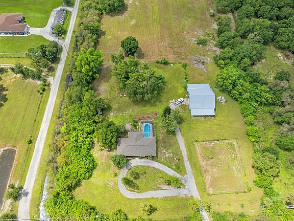 3rd image of 17430 Willow Brook Ln