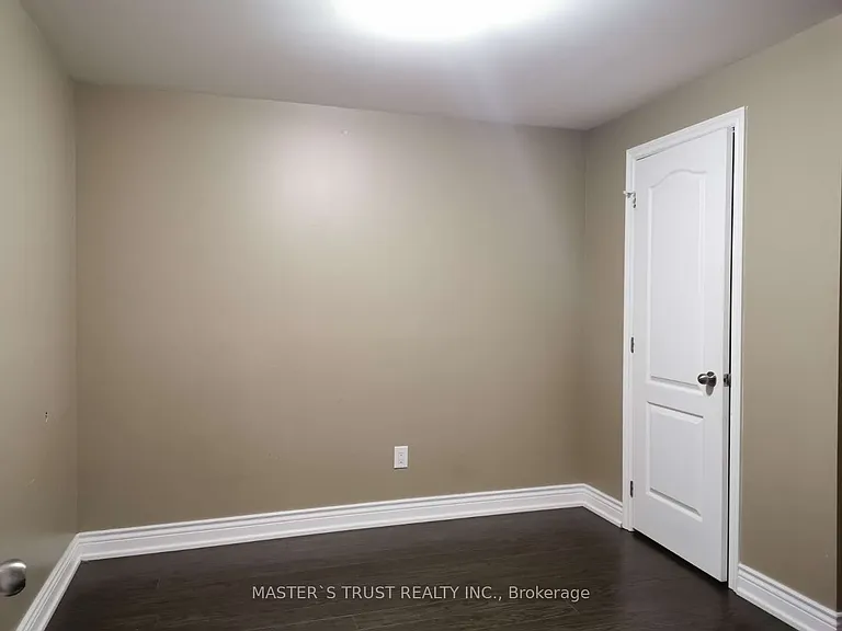 16 Lady Gwillim Ave #BASEMENT — Photo 12