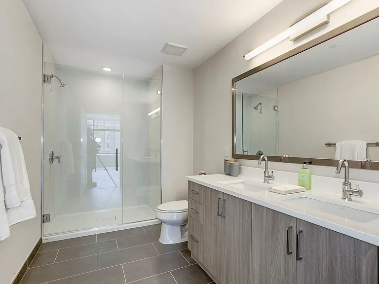2 bedroom Bath with Shower Stall