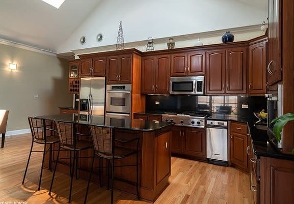 4th image of 2043 W Belmont Ave APT 4