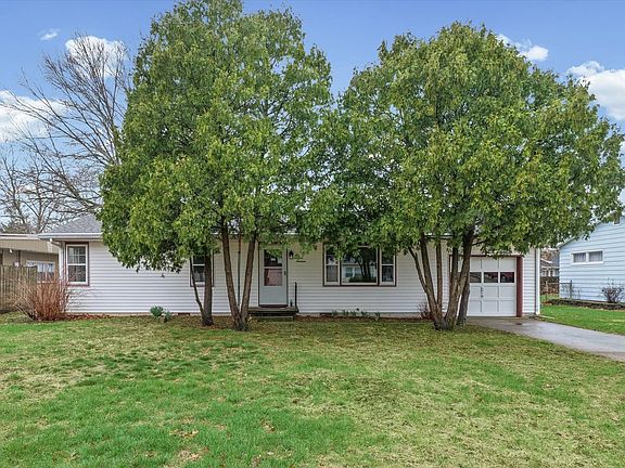 2nd image of 1419 Cambridge Dr