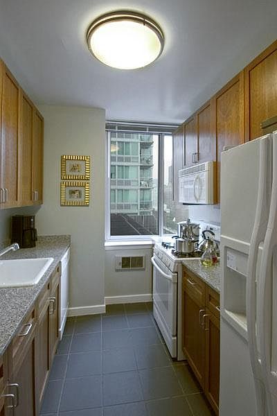 2nd image of 750 Columbus Ave Frnt 2