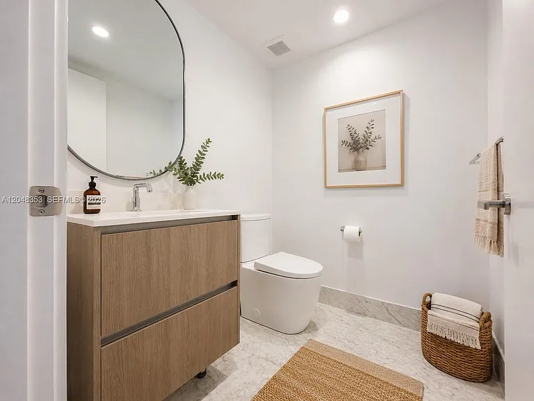 9201 E Bay Harbor Dr #401 — Photo 6