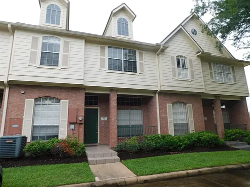 2710 Grants Lake Blvd Photo 1