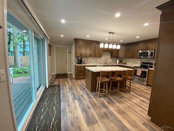 3rd image of 5606 Lamplighter Ln