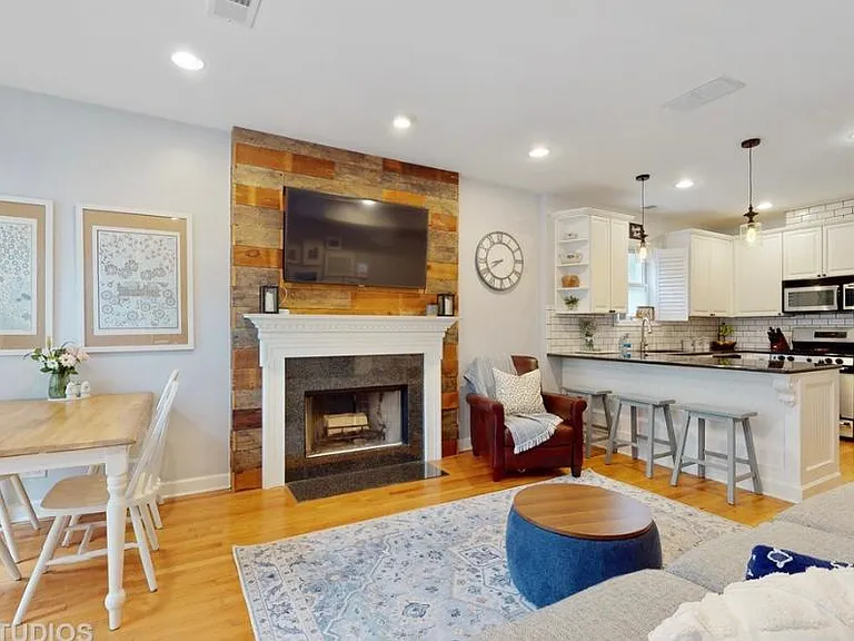 2855 N Damen Ave #2 — Photo 1