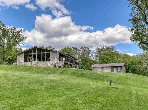 S12W29085 Summit AVENUE, Waukesha, WI 53188
