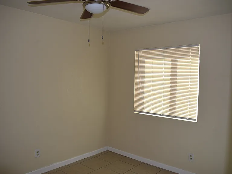 1636 W Garfield St — Photo 15