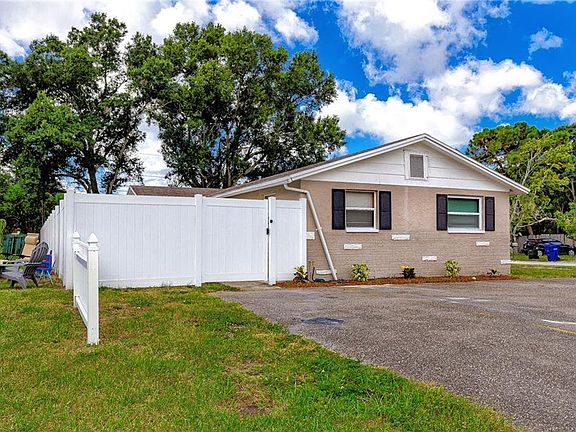 3rd image of 2978 Oaklawn Ave
