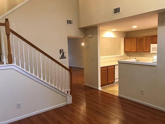 3rd image of 11155 Saintsbury Pl