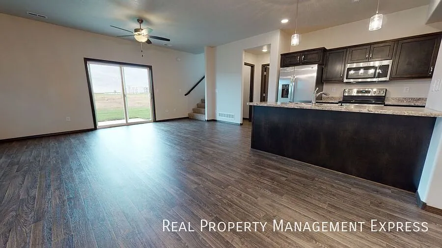 3 Bed, 2.5 Bath Townhome — Photo 2