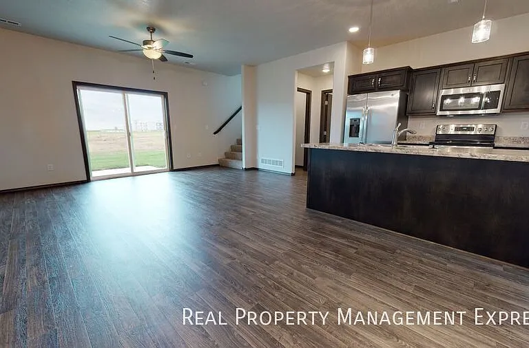 4615 E Leubecher Pl — Photo 2