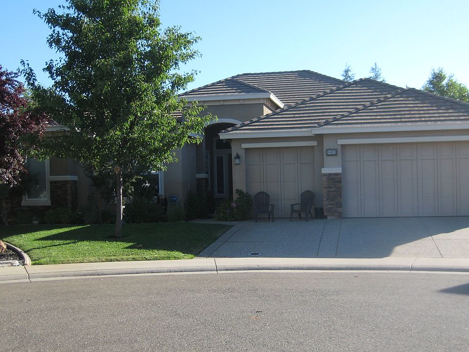 Looking north at front