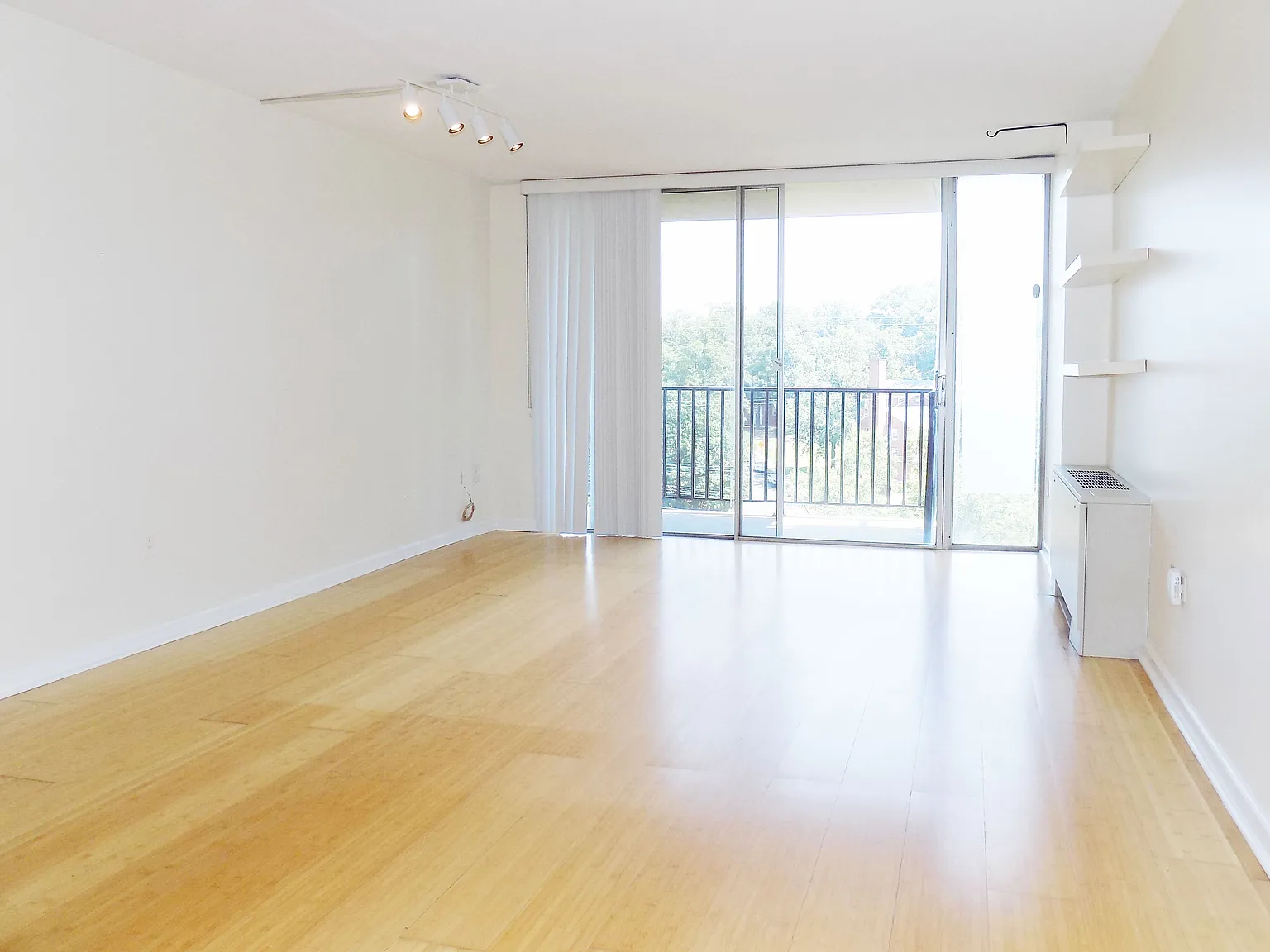1 bed, 1.0 bath, 828 sqft, $2,025 — Photo 4
