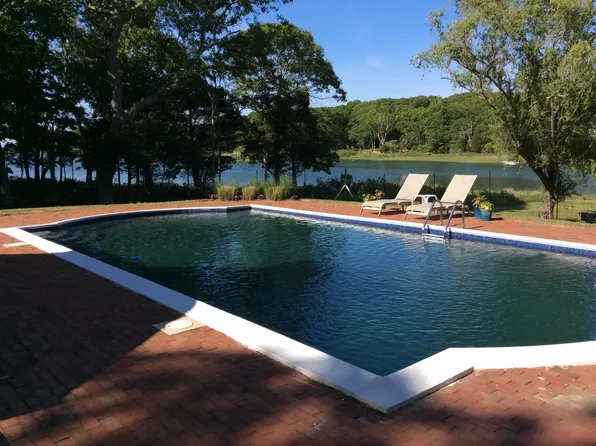 https://photos.zillowstatic.com/fp/8918140ea4855b92f95fa7ce5c0ed70d-p_e.webp